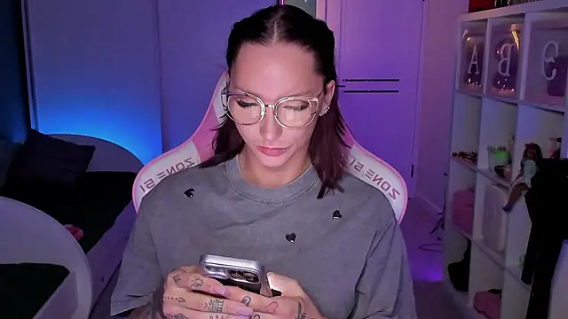 Snapshot of SibylVex chatting on February 2026 03:48:02 PM SibylVex online show from February 2026 03:48:02 PM