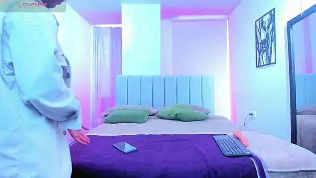 Snapshot of emily7_ chatting on February 2026 02:11:02 PM emily7 online show from February 2026 02:11:02 PM