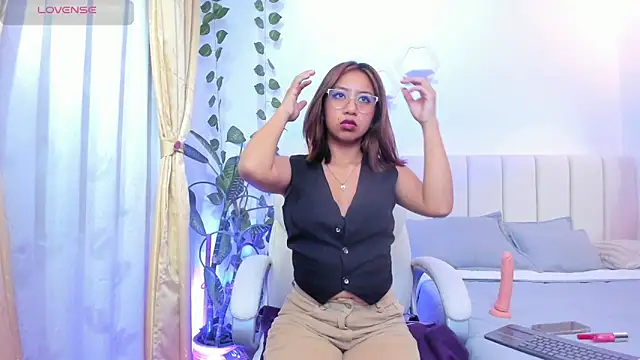 emily7  online show from April 2026 08:46:01 PM