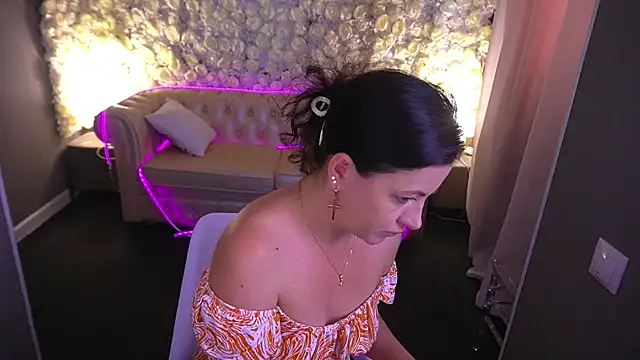 Dafni Monn online show from June 2026 09:26:01 AM