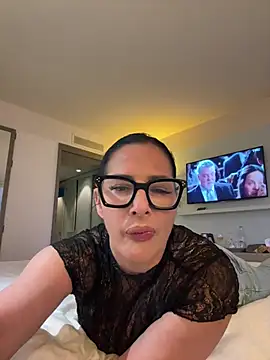 Snapshot of Maya-www chatting on February 2026 05:13:02 PM Maya-www online show from February 2026 05:13:02 PM