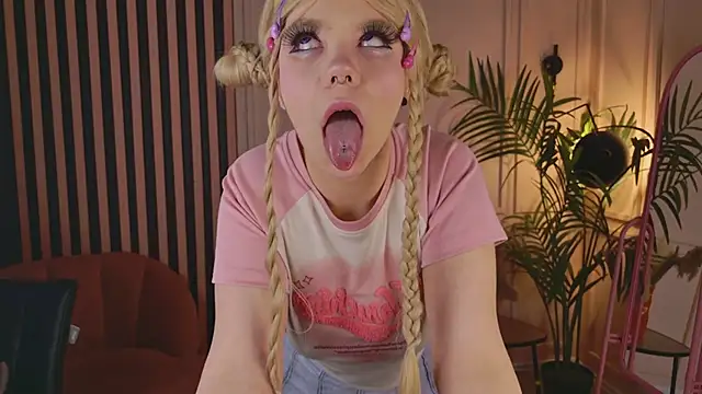 Snapshot of Waifu_Ketrin chatting on February 2026 07:02:02 AM Waifu Ketrin online show from February 2026 07:02:02 AM