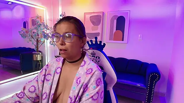 Amber  rouge online show from February 2026 04:32:01 PM