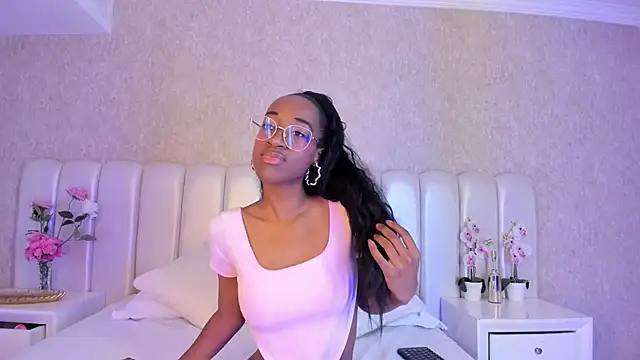 Julianiita  online show from February 2026 01:30:02 PM