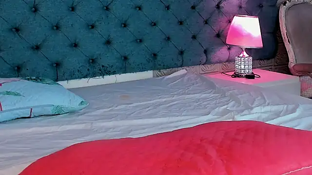 Snapshot of TinyRosee chatting on February 2026 02:48:01 PM TinyRosee online show from February 2026 02:48:01 PM