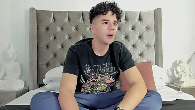 Snapshot of RedNDizzy chatting on February 2026 11:56:02 PM RedNDizzy online show from February 2026 11:56:02 PM