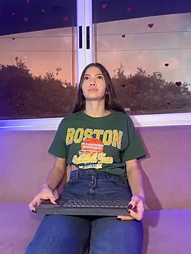 Snapshot of EmmaJhoons chatting on February 2026 11:44:02 AM EmmaJhoons online show from February 2026 11:44:02 AM