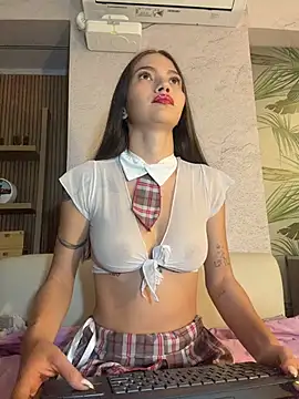 Snapshot of EmmaJhoons chatting on February 2026 12:04:01 PM EmmaJhoons online show from February 2026 12:04:01 PM