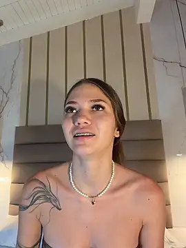 Snapshot of EmmaJhoons chatting on March 2026 10:21:02 AM EmmaJhoons online show from March 2026 10:21:02 AM