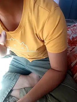 Snapshot of eddy_girl chatting on February 2026 08:18:02 AM eddy girl online show from February 2026 08:18:02 AM