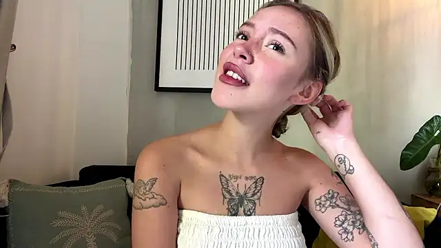 Snapshot of MartinaDeoliveira chatting on February 2026 05:06:01 AM MartinaDeoliveira online show from February 2026 05:06:01 AM