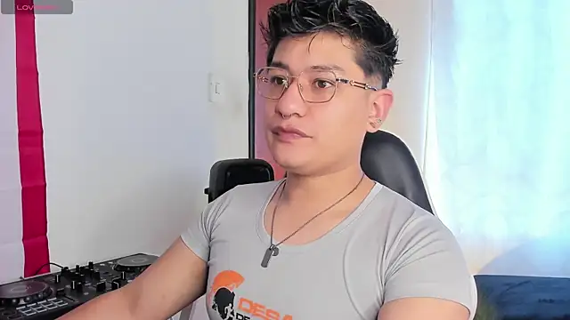 Theo Rowan online show from April 2026 12:22:02 PM