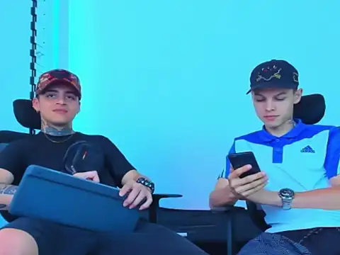 Snapshot of Thomas-Wil chatting on January 2026 10:25:02 PM Thomas-Wil online show from January 2026 10:25:02 PM