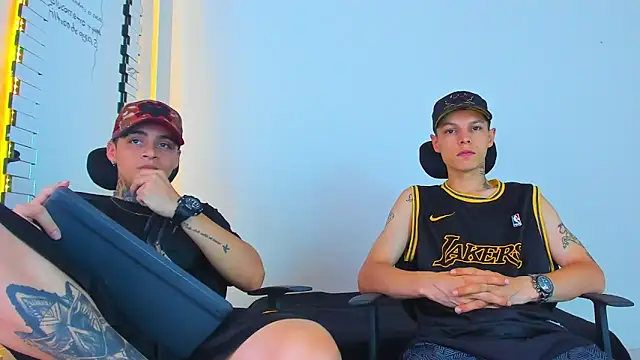 Snapshot of Thomas-Wil chatting on February 2026 03:33:02 AM Thomas-Wil online show from February 2026 03:33:02 AM