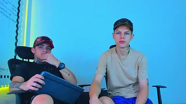 Snapshot of Thomas-Wil chatting on February 2026 03:43:01 AM Thomas-Wil online show from February 2026 03:43:01 AM