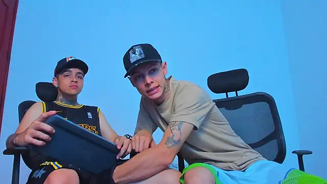 Snapshot of Thomas-Wil chatting on March 2026 04:10:01 PM Thomas-Wil online show from March 2026 04:10:01 PM