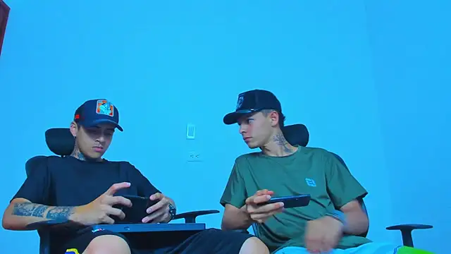 Snapshot of Thomas-Wil chatting on April 2026 09:01:02 PM Thomas-Wil online show from April 2026 09:01:02 PM