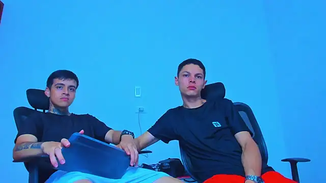 Snapshot of Thomas-Wil chatting on April 2026 01:36:01 AM Thomas-Wil online show from April 2026 01:36:01 AM