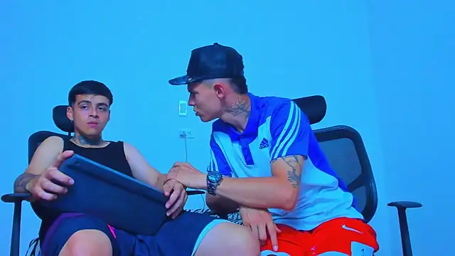 Snapshot of Thomas-Wil chatting on April 2026 09:32:01 PM Thomas-Wil online show from April 2026 09:32:01 PM