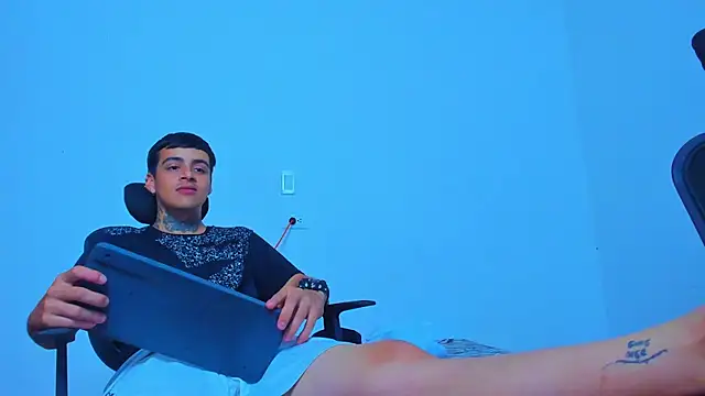 Thomas-Wil online show from May 2026 08:14:02 PM