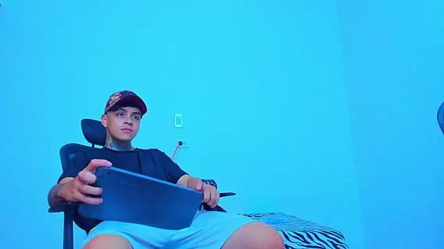 Thomas-Wil online show from May 2026 07:44:01 PM