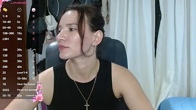 Snapshot of Scarlett_3X chatting on February 2026 11:44:02 PM Scarlett 3X online show from February 2026 11:44:02 PM