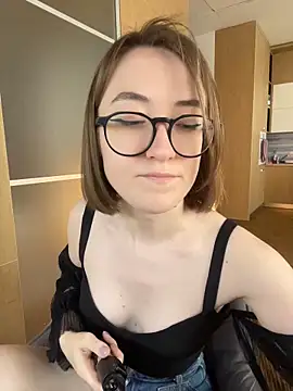 Persephone Kore online show from April 2026 02:37:01 PM