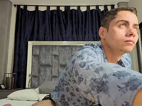 Snapshot of LeoMonnroe chatting on January 2026 02:43:01 PM LeoMonnroe online show from January 2026 02:43:01 PM