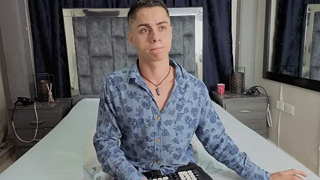 Snapshot of LeoMonnroe chatting on February 2026 06:57:01 PM LeoMonnroe online show from February 2026 06:57:01 PM