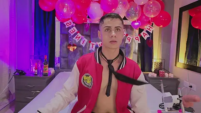 Snapshot of LeoMonnroe chatting on February 2026 07:53:02 PM LeoMonnroe online show from February 2026 07:53:02 PM