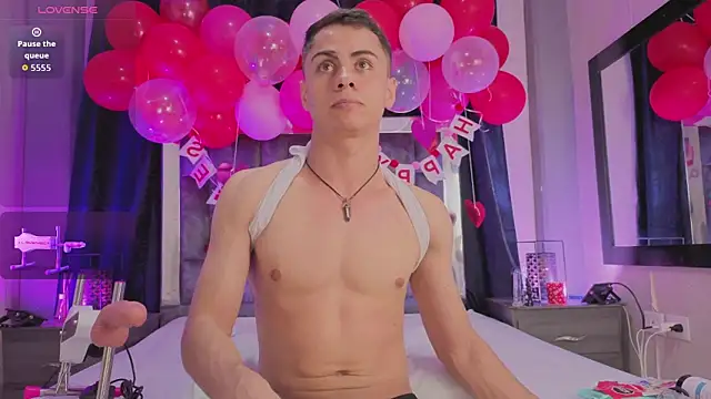 Snapshot of LeoMonnroe chatting on February 2026 08:04:02 PM LeoMonnroe online show from February 2026 08:04:02 PM