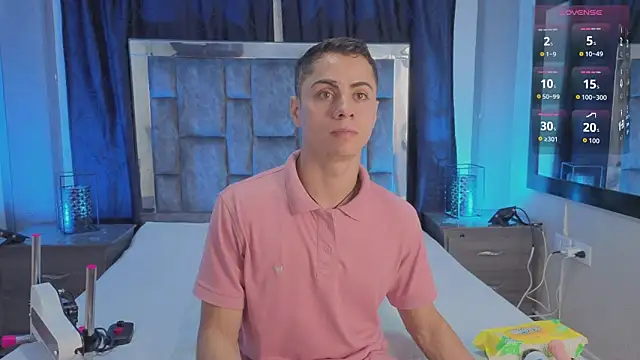 Snapshot of LeoMonnroe chatting on February 2026 07:36:02 PM LeoMonnroe online show from February 2026 07:36:02 PM