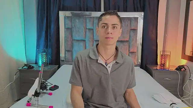 Snapshot of LeoMonnroe chatting on February 2026 05:22:02 PM LeoMonnroe online show from February 2026 05:22:02 PM