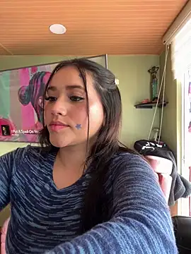 Snapshot of Veronica_Wins_ chatting on April 2026 05:30:01 PM Veronica Wins online show from April 2026 05:30:01 PM