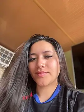 Snapshot of Veronica_Wins_ chatting on May 2026 01:40:01 PM Veronica Wins online show from May 2026 01:40:01 PM