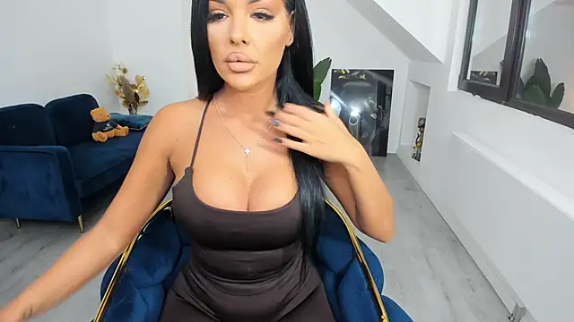 Snapshot of CrazyDollxx chatting on January 2026 06:00:02 PM CrazyDollxx online show from January 2026 06:00:02 PM