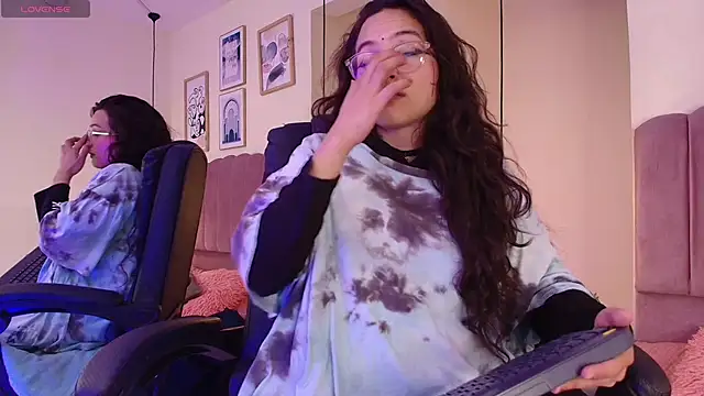 Hanabie  online show from February 2026 03:33:01 AM