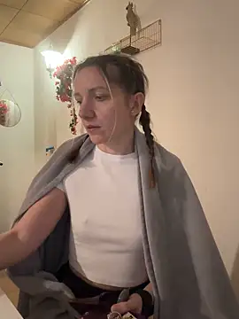 Snapshot of Marina_und_Jayden chatting on February 2026 10:58:02 PM Marina und Jayden online show from February 2026 10:58:02 PM