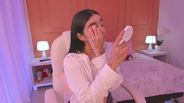 Abriil cutee online show from May 2026 01:37:02 PM