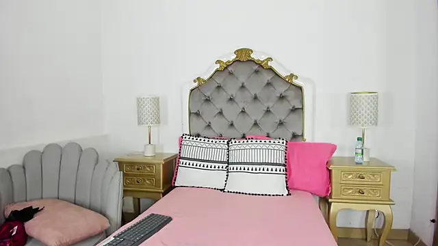 Snapshot of paulina_lux chatting on February 2026 08:03:02 PM paulina lux online show from February 2026 08:03:02 PM