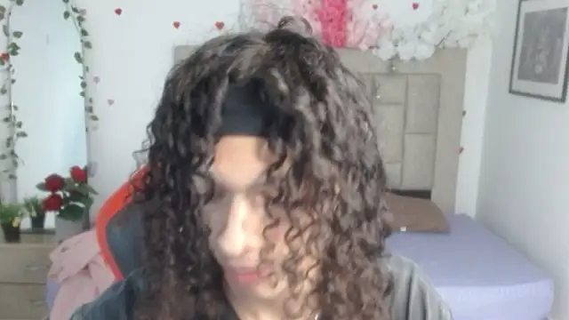 Snapshot of Axel_fox77 chatting on May 2026 01:03:01 AM Axel fox77 online show from May 2026 01:03:01 AM
