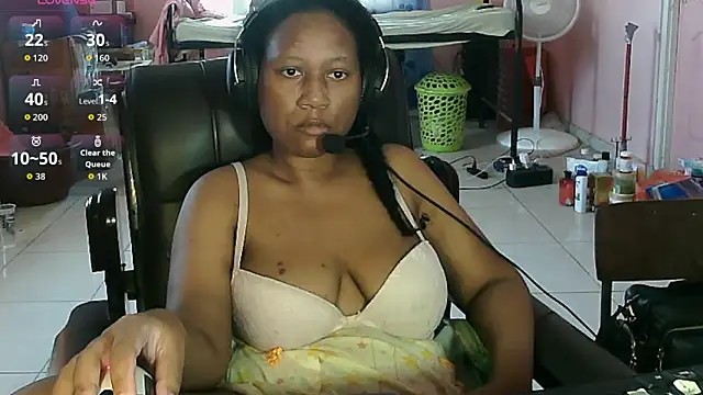 Snapshot of Eirondra_valeen chatting on May 2026 01:06:01 PM Eirondra valeen online show from May 2026 01:06:01 PM
