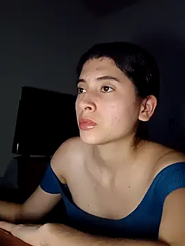 Snapshot of honeyhotgirl19 chatting on February 2026 05:07:02 AM honeyhotgirl19 online show from February 2026 05:07:02 AM