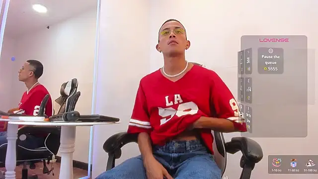 Snapshot of sweet_boygay chatting on January 2026 06:53:01 PM sweet boygay online show from January 2026 06:53:01 PM