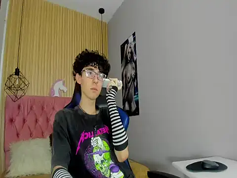 Snapshot of Syriussz chatting on February 2026 07:19:02 PM Syriussz online show from February 2026 07:19:02 PM