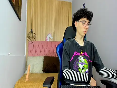 Snapshot of Syriussz chatting on February 2026 07:31:02 PM Syriussz online show from February 2026 07:31:02 PM