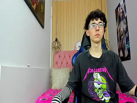 Snapshot of Syriussz chatting on February 2026 07:32:02 PM Syriussz online show from February 2026 07:32:02 PM