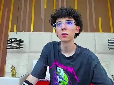 Snapshot of Syriussz chatting on February 2026 01:05:02 AM Syriussz online show from February 2026 01:05:02 AM