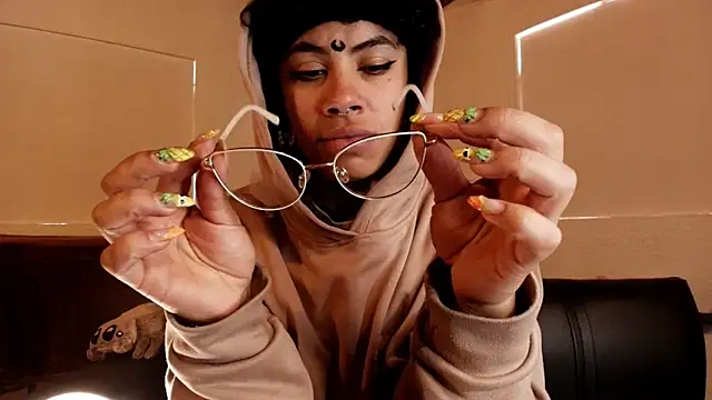 Snapshot of Canela_Osada_ chatting on February 2026 04:11:02 PM Canela Osada online show from February 2026 04:11:02 PM