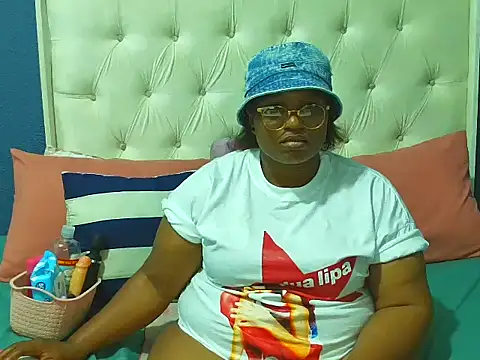 Snapshot of Ze-Zee99 chatting on February 2026 08:05:01 PM Ze-Zee99 online show from February 2026 08:05:01 PM